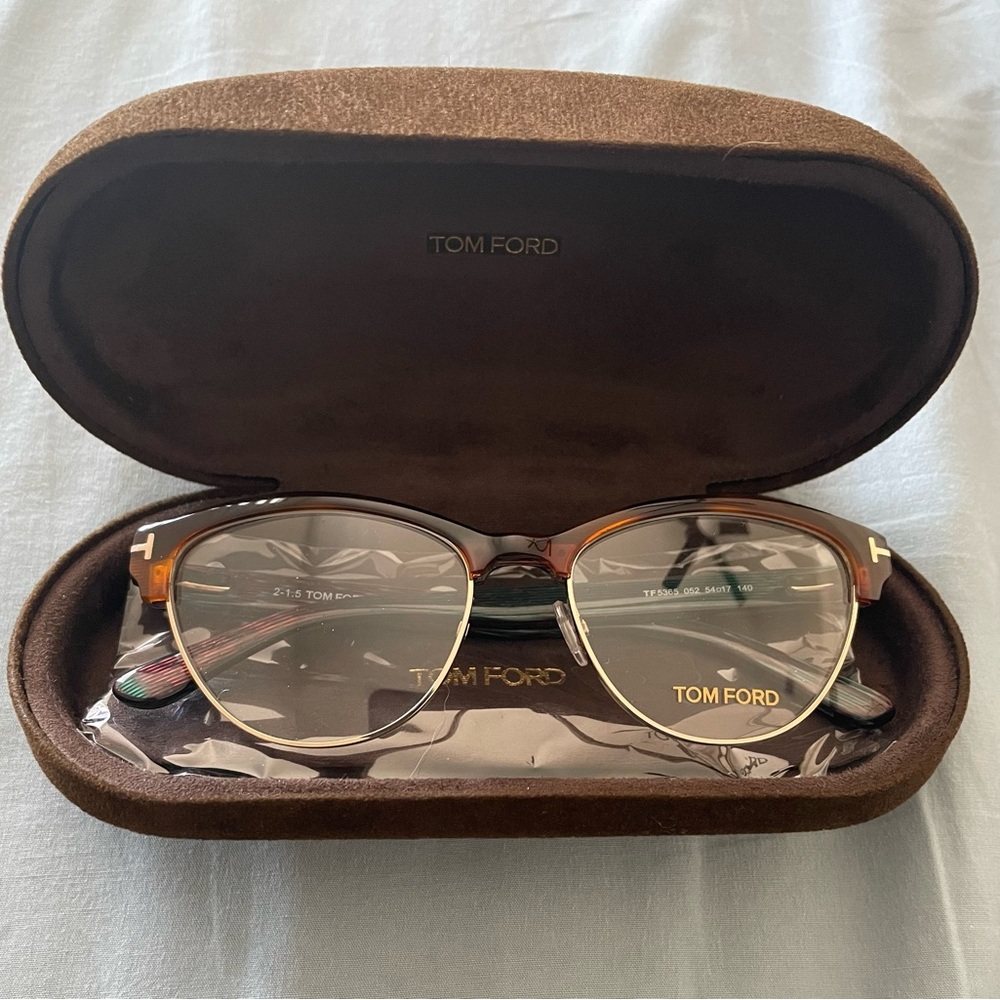 Tom Ford Elegant Brown Glasses